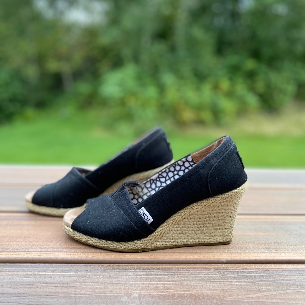Toms Black Wedges